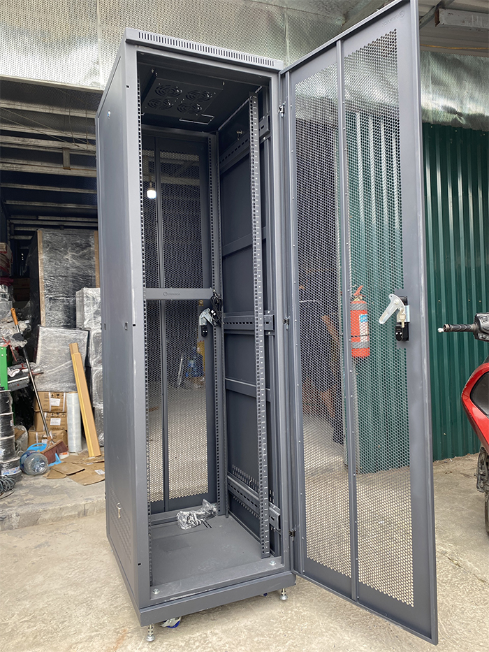 Tủ rack 42U D1000, 2 cửa lưới mẫu mới hãng UNIRACK, Tủ mạng 42U sâu 1000